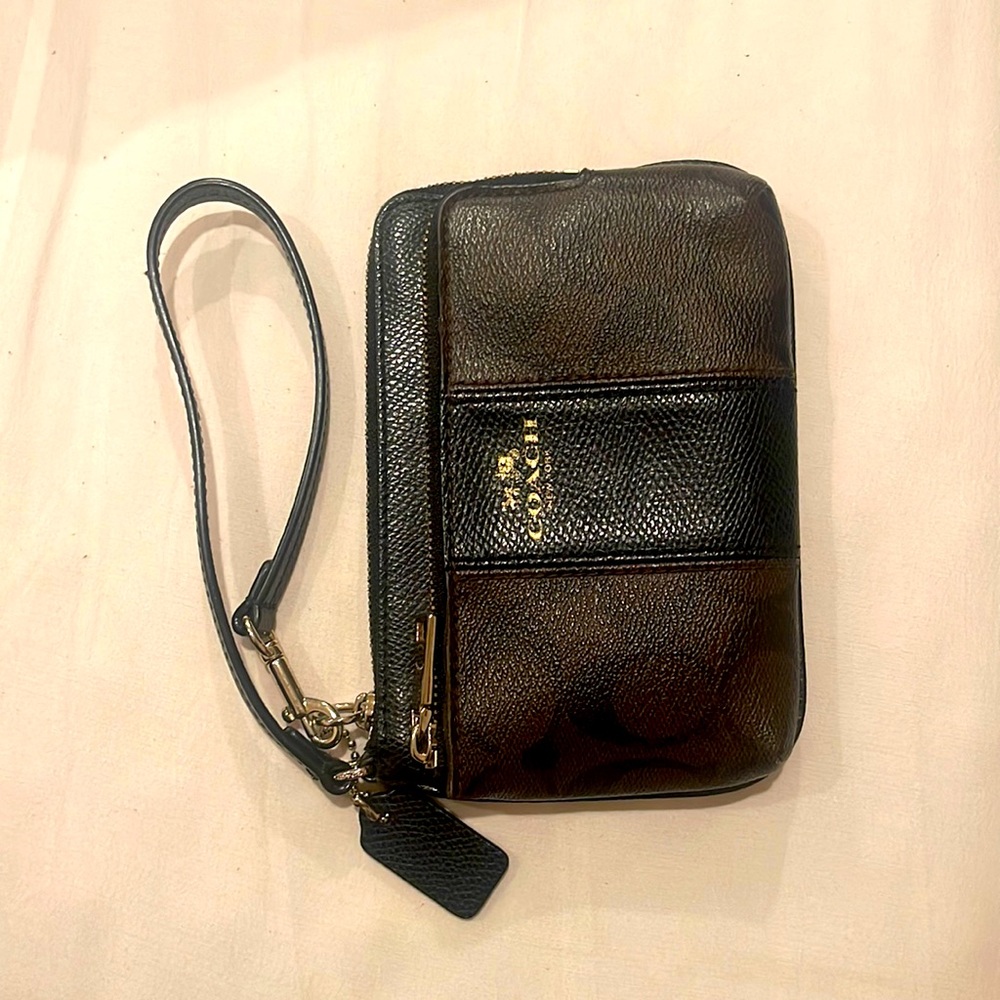 Coach wristlet, original and barely used with no marks or wear
